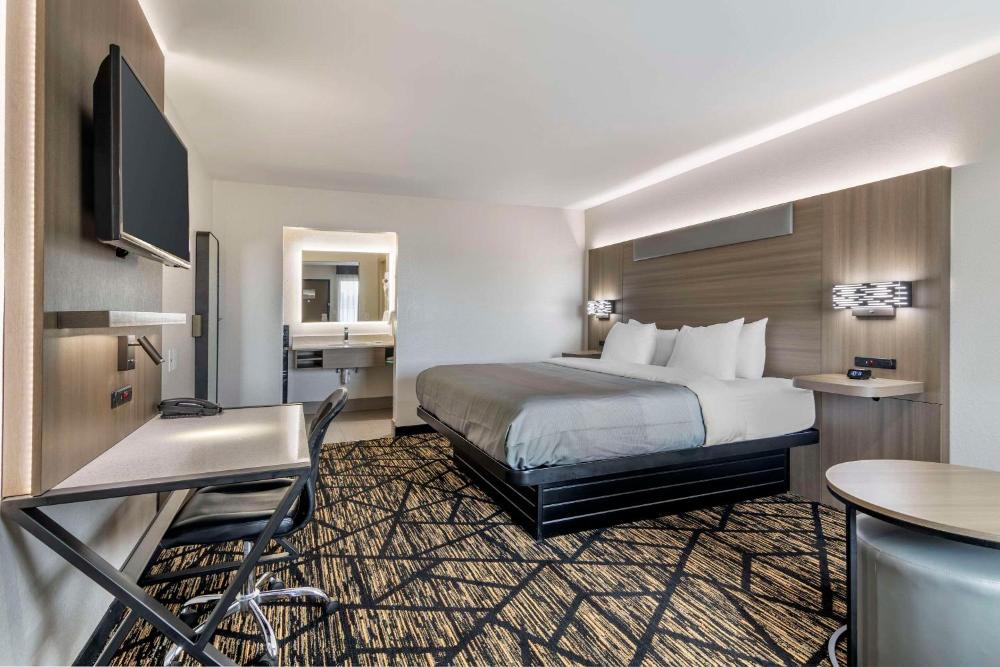 Standard King Room interior
